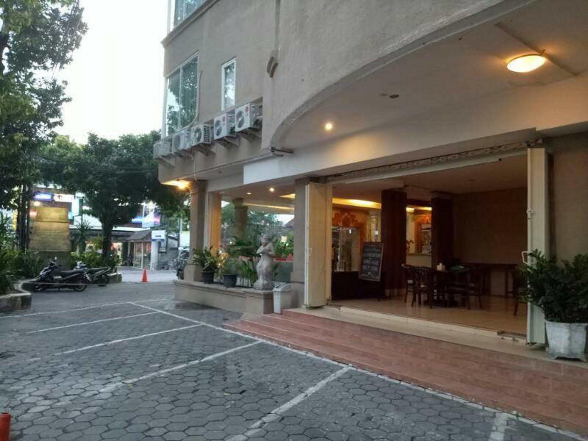 Reddoorz @ Raya Kuta Hotel Kuta Lombok Exterior foto